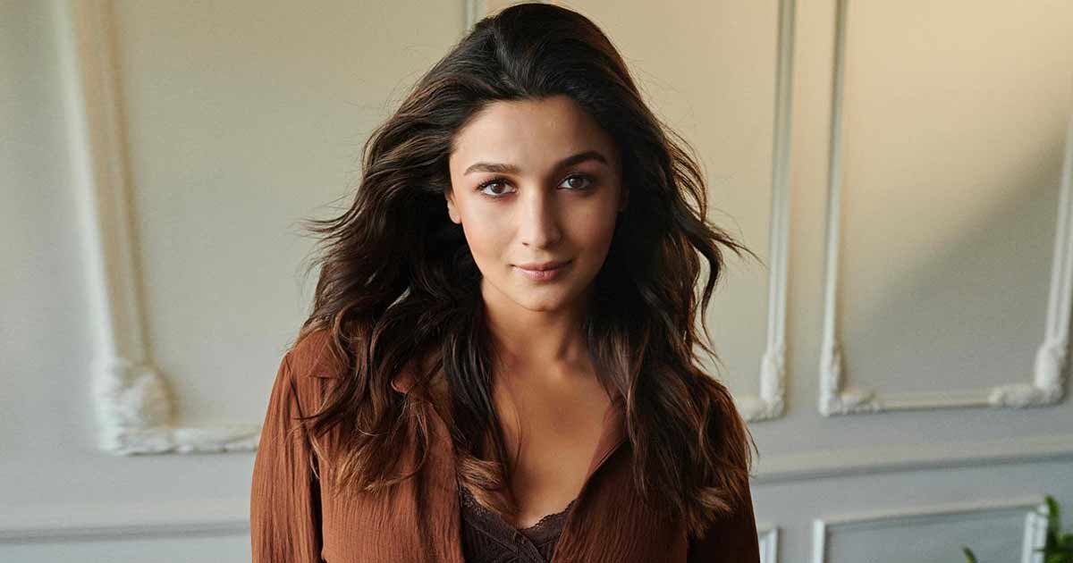 Alia Bhatt’s Resurfaced Live Performance Gets Massively Trolled With Spoofed Singer Names, Netizens Tag Her “Sehlena Gomez” “Nirasha bhosle” “Vishal deadlani” & More