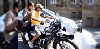Big B takes bike ride with stranger to reach set on time
