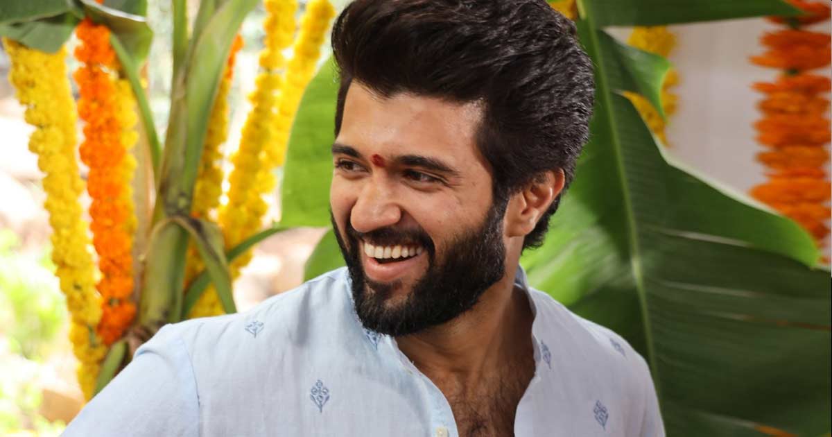 Fans shower love on Vijay Deverakonda's smiling pictures! Calls it, "That heart throbbing smile "