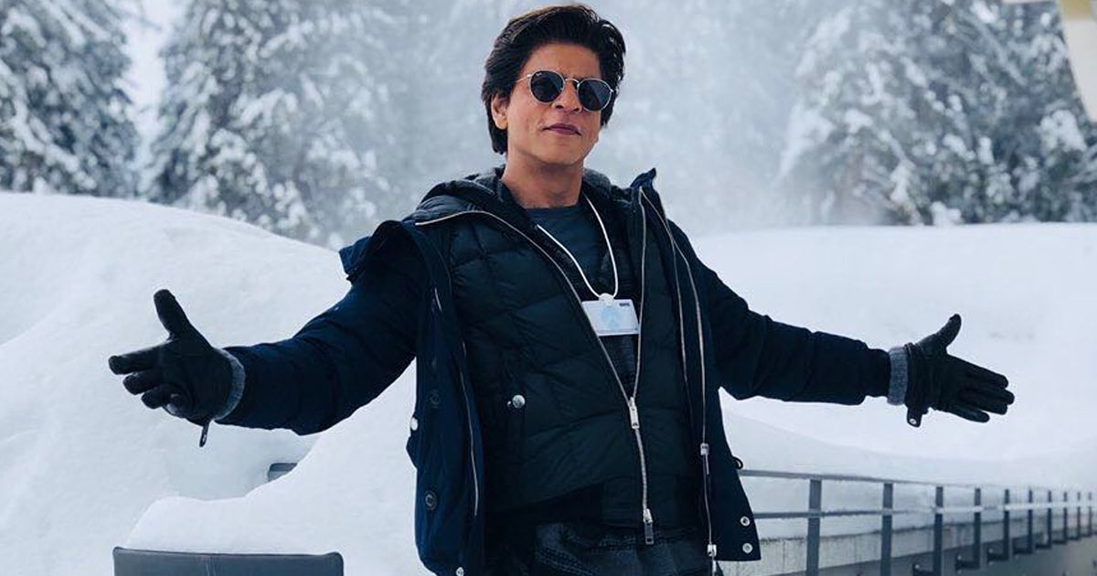 Shah Rukh Khan In This Viral Video Hugs Two Women But Maintains Distance From The Third, Internet Hails The Woman Instead, Here Is Why