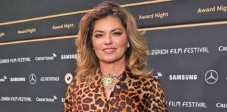 Shania signs intimate part of fan: 'There's a first time for everything'