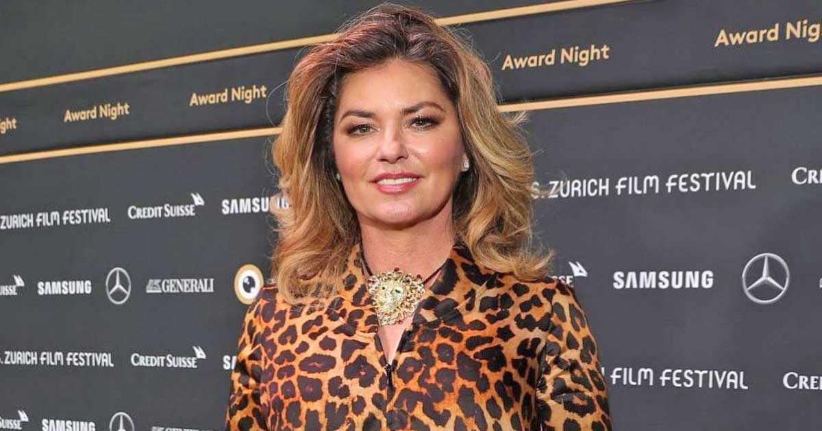 Shania Twain Gives An Autograph On A Fan's Thigh: "There's A First Time For Everything..."