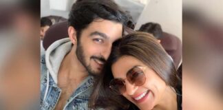 Sushmita posts photo with ex-beau Rohman Shawl, says 'nice picture'