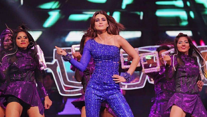 Sweety Tere Drama to Param Sundari to Apna Bana Le: Kriti Sanon'e electrifying performance at IIFA 2023 enthralls fans!