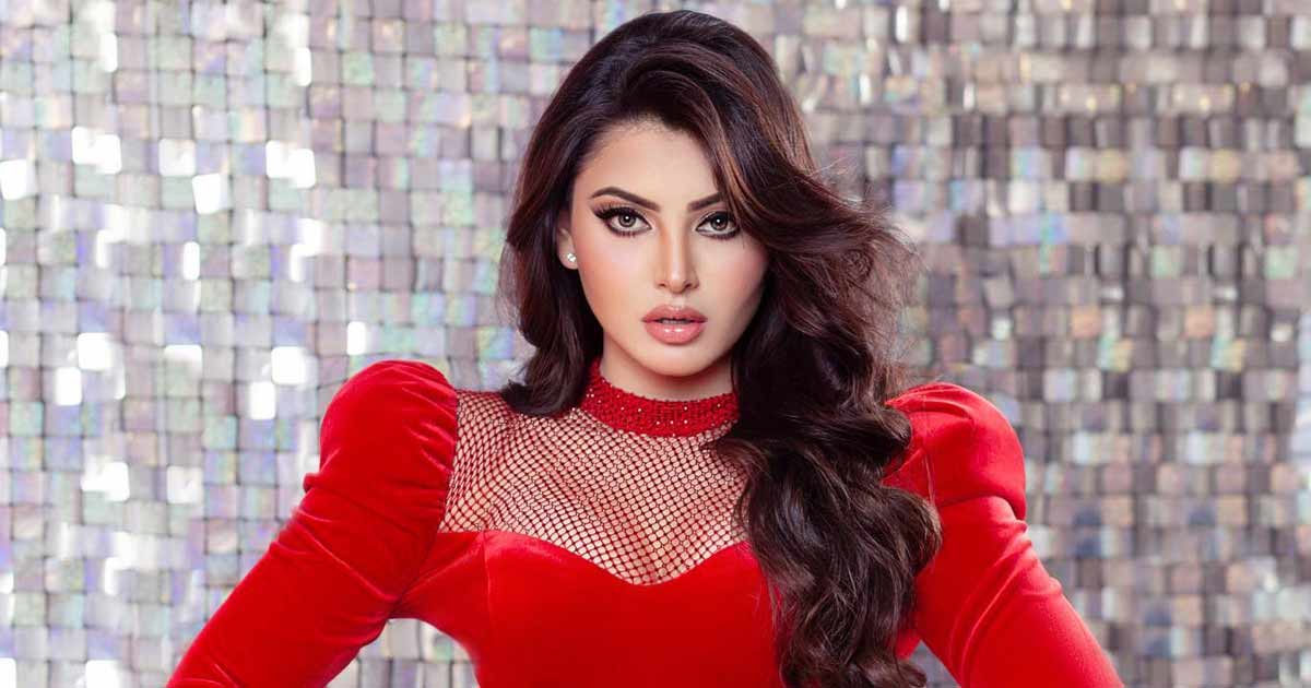 Urvashi Rautela Gets Angry As Fans Pronounces Her Surname Wrong