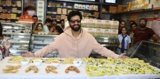 Vicky Kaushal binges on Gujarati snacks during 'Zara Hatke Zara Bachke' promotions