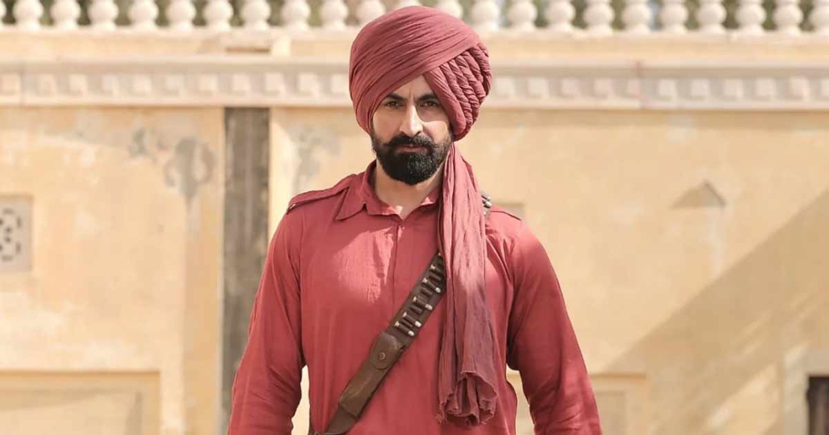 Vikramjeet Virk rocks 'Kurta Chadra' in first look of Punjabi film 'Maurh'