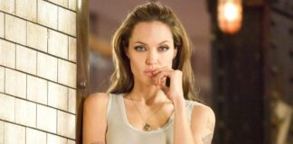 When Angelina Jolie Locked Lips With Her Brother James Haven In Front Of The Whole World At the Oscars & Said: “I’m So In Love With My Brother” Actress Angelina Jolie Once Kissed Her Brother James Haven At The Oscars’ Red Carpet Leaving The World In Shock