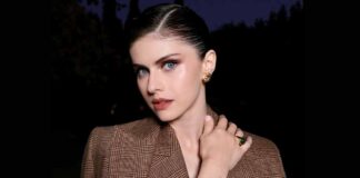 Alexandra Daddario Once Stripped It All & Posed Nak*d In A Pool