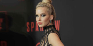 Jennifer Lawrence Makes Comfort Meet S*xy By Pairing A Plunging Cleav*ge Showing Open Back Swimwear With A Pair Of Sweats Breaking The Internet Once Again Like A Pro!