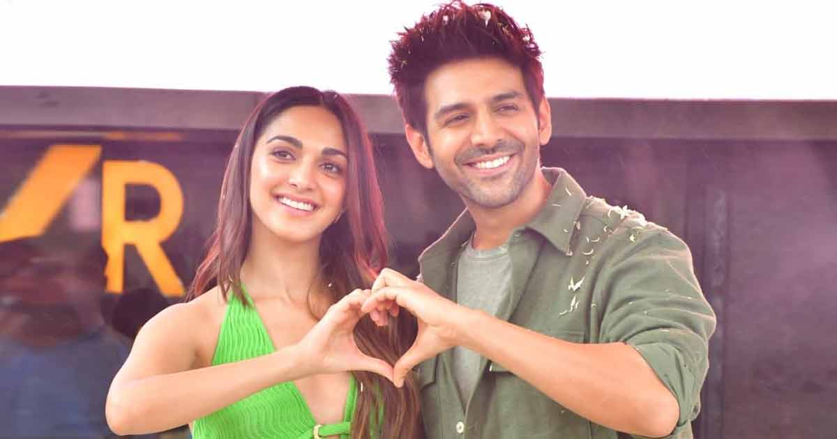 Kartik, Kiara thank fans who brave downpour for 'Satyaprem ...' advance booking