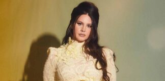 Lana Del Rey Gets Slammed & Called ‘Unprofessional’ For Arriving 30 Minutes Late At Glastonbury Festival, Netizens Say: “Showing Up Late Is So Rude” Singer Lana Del Rey Left Her Fans In Disgust After She Arrived Late For Her Glastonbury Set