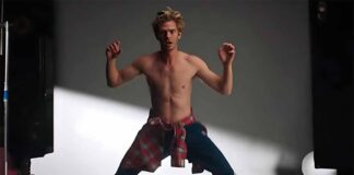 Andrew Garfield Running N*ked With D*ldo In Mainstream