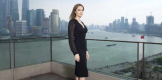 When Angelina Jolie Flaunted Her Curves, Abs & Cleav*ge In A Black Bikini While Filming For Lara Croft: Tomb Raider