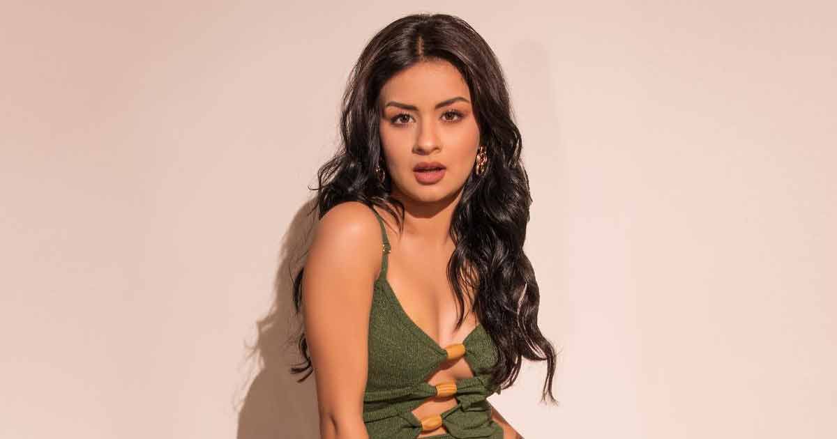Avneet Kaur Looks Fresh As A Daisy As She Dons An Oversized Hoodie, Netizens Troll - See Video Inside