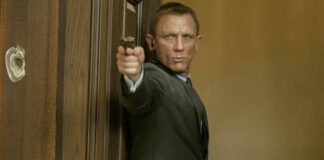 Daniel Craig Once Almost Cost Millions Of Dollars To The Skyfall’s Producers Just For Wearing Leather Gloves Which Had To Be Digitally Removed To Avoid A Huge Blunder! Daniel Craig’s Leather Gloves In Skyfall Almost Cost The Studio Millions