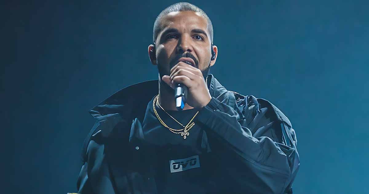 Drake Asking To Locate Woman Who Threw 36G Bra During Concert In A