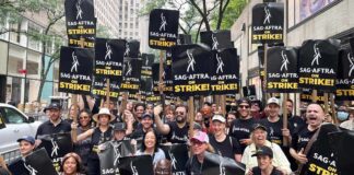 Hollywood strikers green light 39 indie projects not linked to producers' body