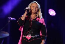 Miranda Lambert stops singing 'Tin Man' in concert to call out fans taking selfies