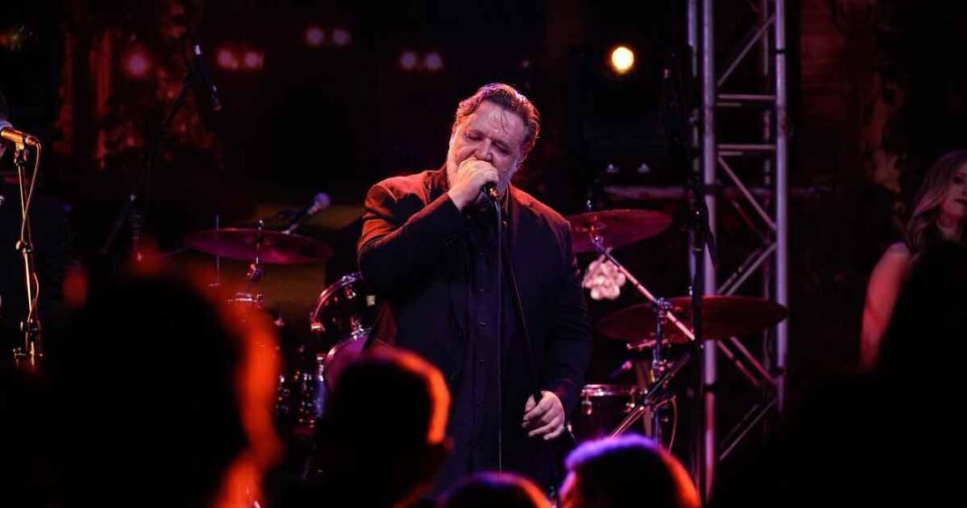 Russell Crowe Recalls An Aroused Spider Spreading Its Legs Crawling Up