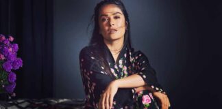 Salma Hayek Once Wore A Bra Peeping Out Dress & Made Us Drool Over Her Beauty!
