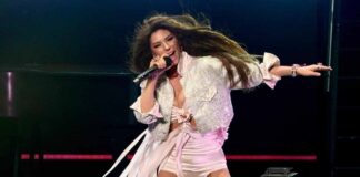 Shania Twain falls off stage during Chicago concert, makes quick recovery