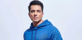 Sonu Sood shows off jaw-dropping abs in shirtless pics