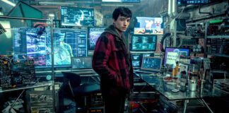 ‘The Flash’ Ezra Miller Breaks Silence Over ‘Harassment Allegations’ Slamming Media For ‘Chasing Clicks’, Netizens Troll “Dude Sounds Like The Ultimate Narcissist” ‘The Flash’ Ezra Miller Reacts Harassment Allegations