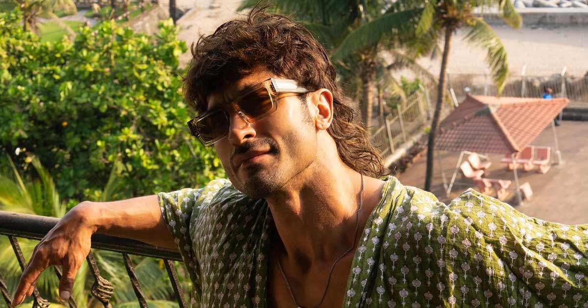 Vidyut Jammwal takes Mumbai Metro to get back home after work