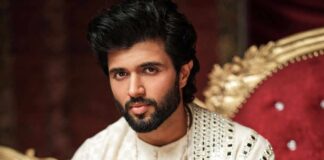 Vijay Deverakonda Runs Away After A Crazy Fan Chases Him On Stage During A Live Event To Touch His Feet, Netizens Troll “This Script Is Far Better Than His Movies” Vijay Deverakonda Runs Away After A Crazy Fan Chases Him On Stage During A Live Event To Touch His Feet, Netizens Troll - See Video Inside