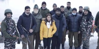 Vivek Agnihotri, Pallavi Joshi soak in Kashmir's beauty, indulge in shikara ride