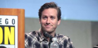 When Armie Hammer, Before Getting Accused Of S*xual Assault & Cannibalism, Revealed That His Ex-Girlfriend Tried To Stab Him In Bed: “She Was Like ‘True Love Leaves Scars’” When Armie Hammer Shared That An Ex-Flame Tried Stabbing Him While Having S*x
