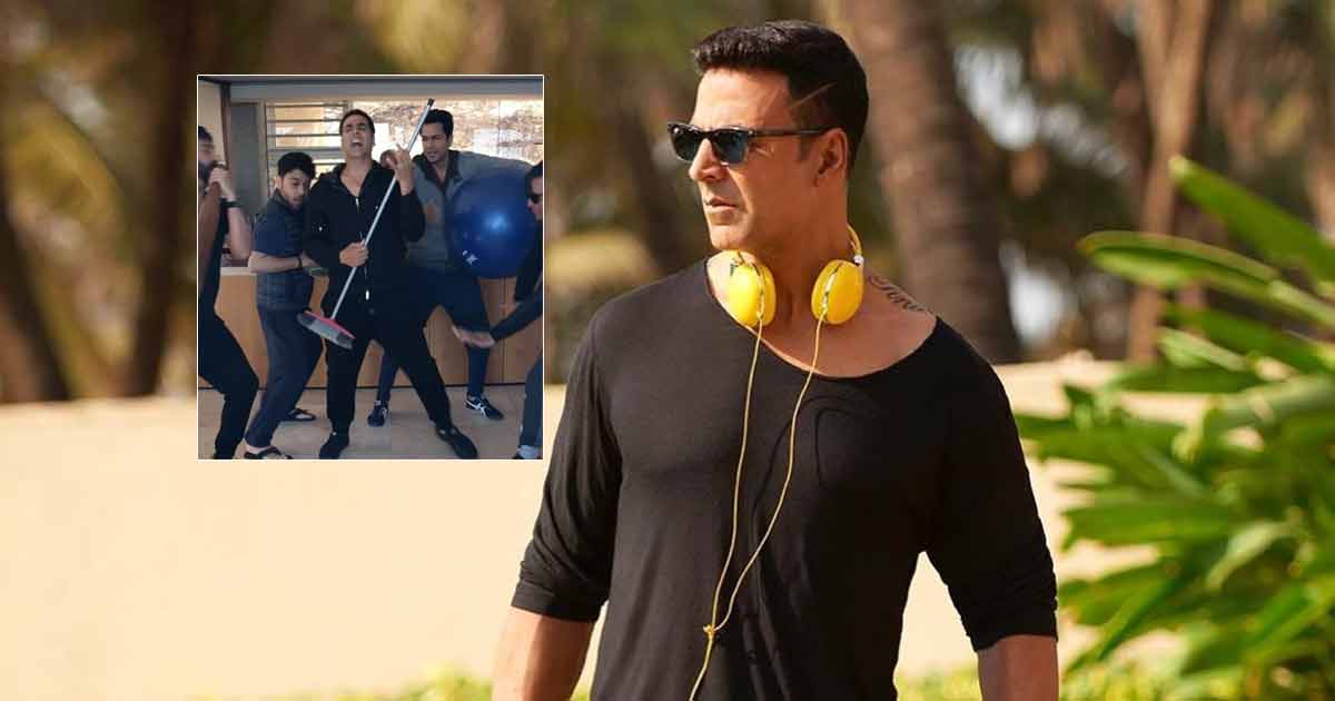 Akshay gives funny spin to 'Kya hua tera wada' with pals on Friendship Day