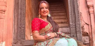 Geetanjali Mishra goes on Jhumka shopping spree in Lucknow's Aminabad Bazaar