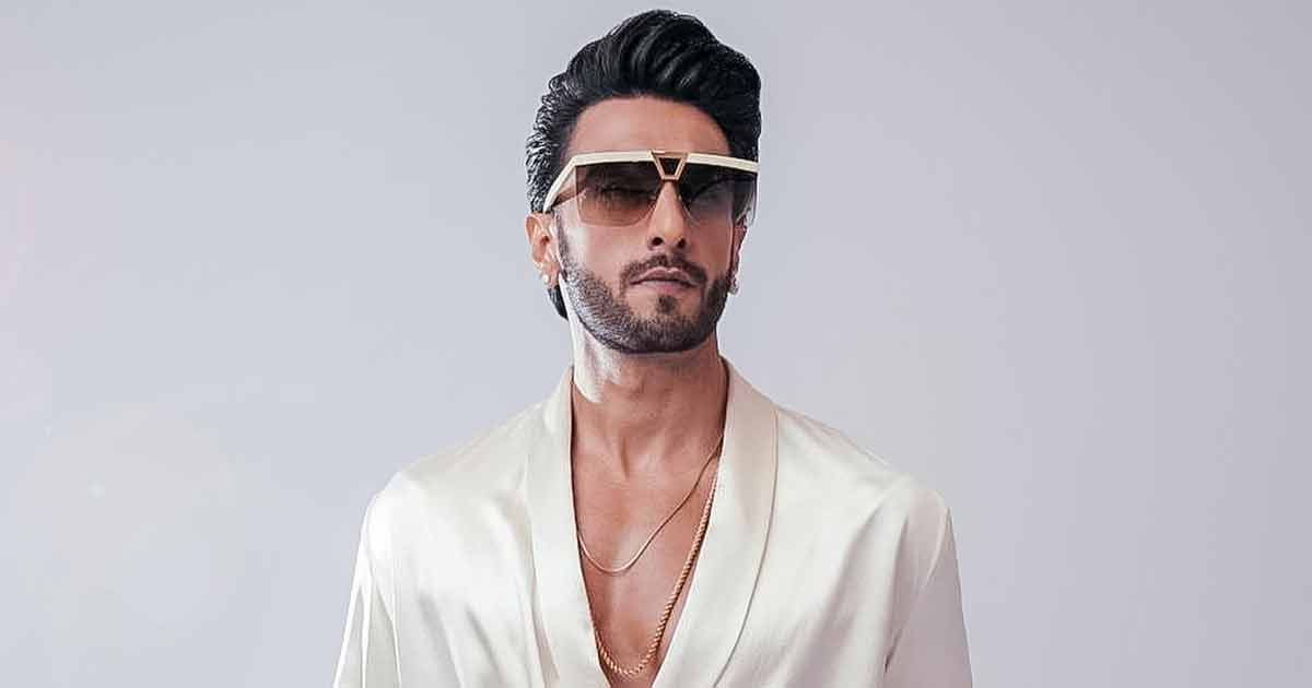 Ranveer Singh Is A Certified 'Heartthrob' As He Wears An All-White Ensemble & Gold Jewellery