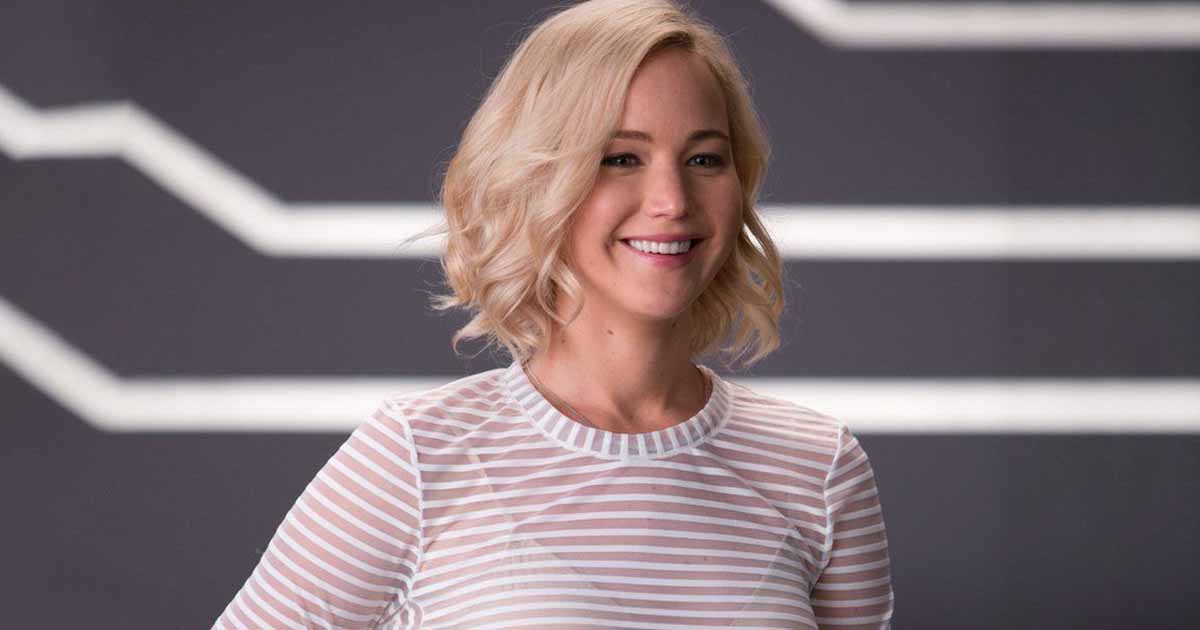 When Jennifer Lawrence Continued To Flaunt Her Side B**b At A Live Event Being Unbothered By Her Nip-Slip