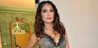 When Salma Hayek Flaunted Her Busty Cleav*ge In A Plunging Neck While Strolling On The Beach, Someone Call 911 ASAP!