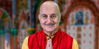 Anupam Kher lands in Ayodhya for darshan at Hanuman Garhi temple