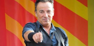 Bruce Springsteen suffers from severe peptic ulcer, postpones tour