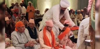 Parineeti, Raghav's picture seeking blessings in Gurudwara goes viral