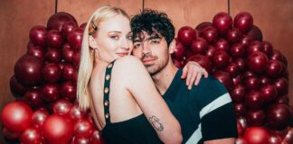 Sophie Turner Being Projected As A Bad Mother Amidst Her Divorce With Joe Jonas Gets Booed By Netizens As They Slap Hard At Patriarchy: “Do You Want A Medal Joe For Looking After Your Own Kids?” Sophie Turner Allegedly Being Projected As A Bad Mother Amidst Her Divorce With Joe Jonas Gets Booed By Netizens, Slap Hard At Patriarchy