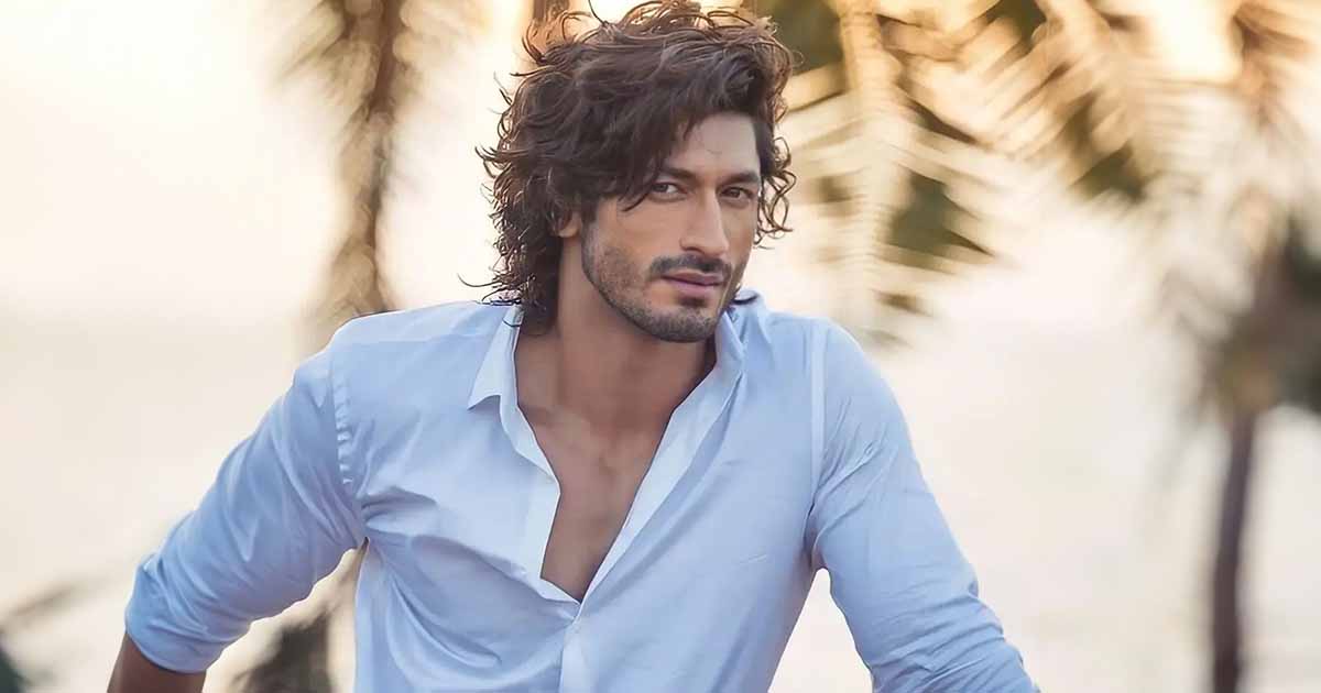 Vidyut Jammwal's Jaw-Dropping Kalaripayattu Act With A Single Foot On A Tree Bark Is Enough Fitness Motivation For A Lousy Monday