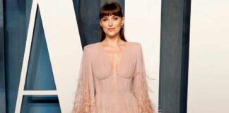 When Dakota Johnson Followed The 'Free The N*pple' Trend By Going Braless Underneath A Tank Top, Flaunting Her S*xuality Like A Boss Babe!
