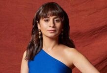 Rasika Dugal participates in beach cleanup drive post Ganpati visarjan