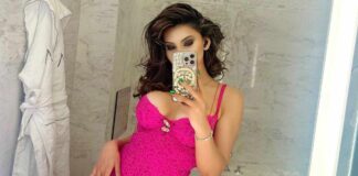 Urvashi Rautela Sparks Loses Her ‘24-Carat Real Gold iPhone’ During India Vs Pak World Cup Match, Gets Trolled