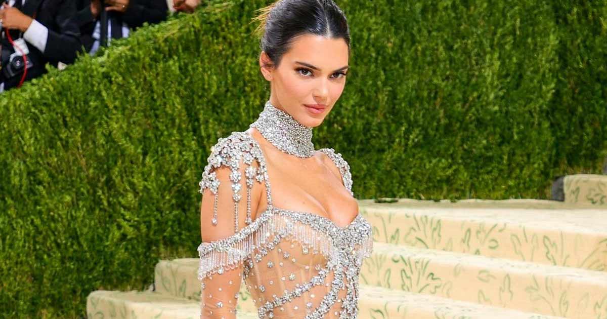 When Kendall Jenner Freed Her N*pples, Strutting The Red Carpet Looking Like A Swan In A White Br*less & Backless Gown - We Don’t Mind Dying If She’s The Angel Coming To Take Us