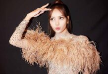 BLACKPINK's Lisa Feasts On Her Spotify Billion Streams Plate, Netizens Say "This Is Iconic"