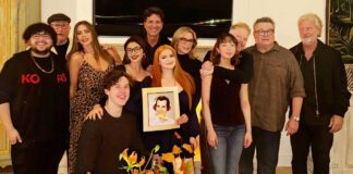 Modern Family Reunion: Sofia Vergara & Cast Pose Together For The First Time Since Show’s Finale, Includes Missing ‘Phil’ Ty Burrell In A Unique Way