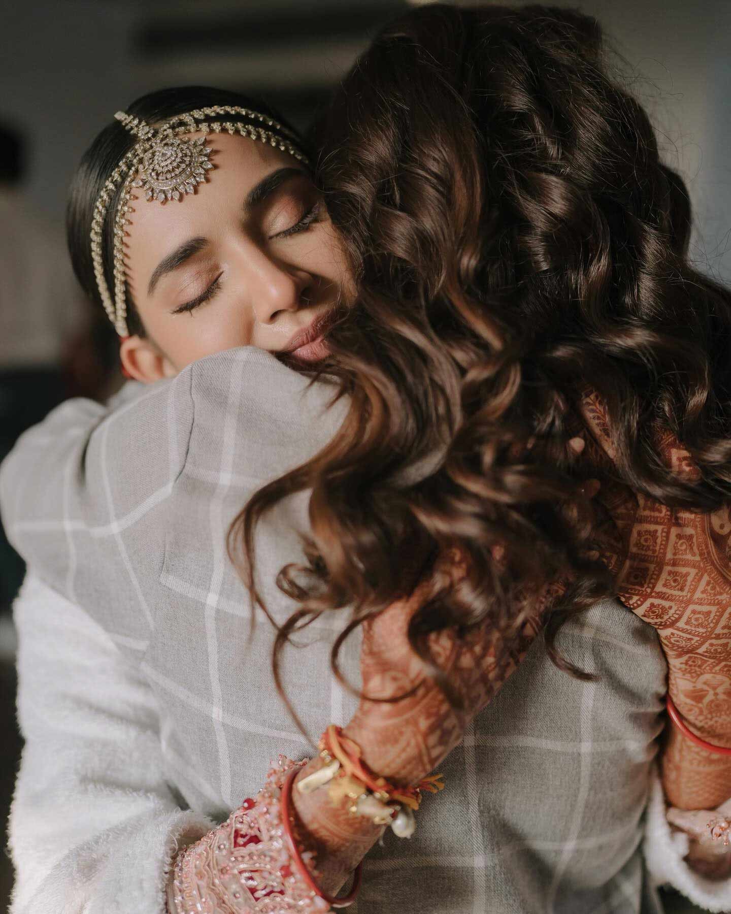 Bride Mukti Mohan Hugs Her Sister 