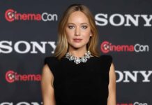 When Jennifer Lawrence Unapologetically Scratched Her B*tt Against The Sacred Hawaiin Rocks